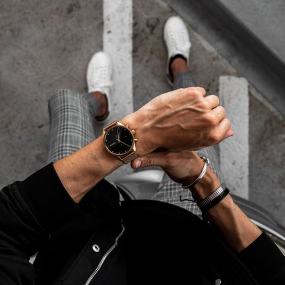 MVMT Voyager GOLD WATCH - Picture 3 of 4